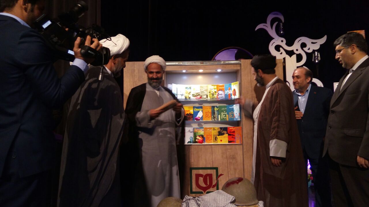 گزارش تصویری/ رونمایی از کتاب دفاع مقدس با حضور حجت الاسلام پژمان فر