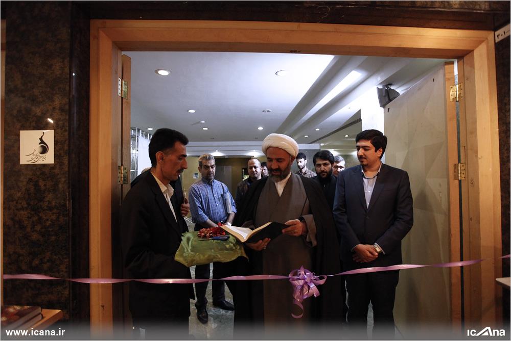 گزارش تصویری/ افتتاح نمایشگاه بازی های رایانه‌ای در راهروی مجلس توسط حجت الاسلام پژمان فر