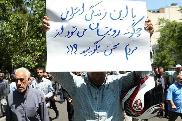 حمایت دولت از نجومی بگیران لکه ننگی بر پیشانی دولت است/ آقایان به دنبال سهم خواهی از انقلاب هستند