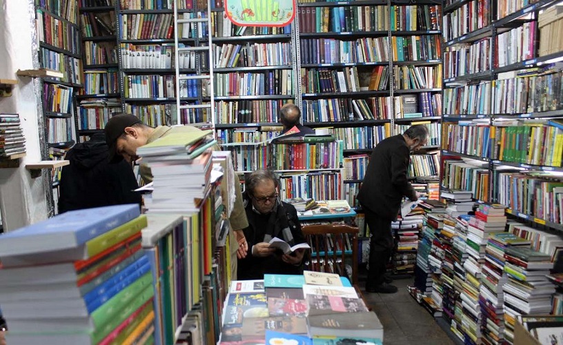 رئیس کمیسیون فرهنگی: تدوین لایحه‌ای برای خروج کتابفروشی‌ها از اصناف تجاری ضروری است