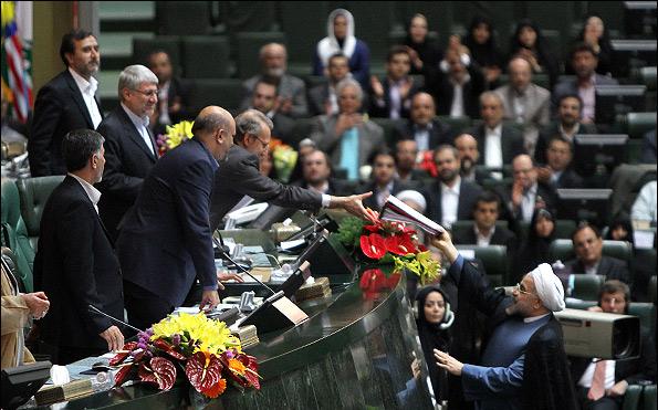 نایب رئیس کمیسیون فرهنگی: برخی وزرای پیشنهادی نمی‌توانند از مجلس رای اعتماد بگیرند