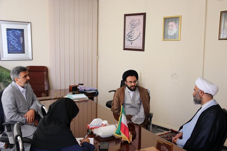 نشست هم اندیشی دبیران اجرایی و علمی اولین همایش بین المللی فرآورده های حلال با حجت الاسلام والمسلیمن پژمانفر