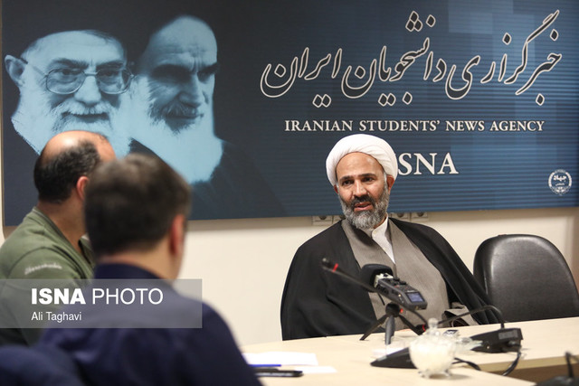 عضو کمیسیون فرهنگی: مسئولان باید خیلی از مسائل پشت و روی پرده را با مردم در میان بگذارند